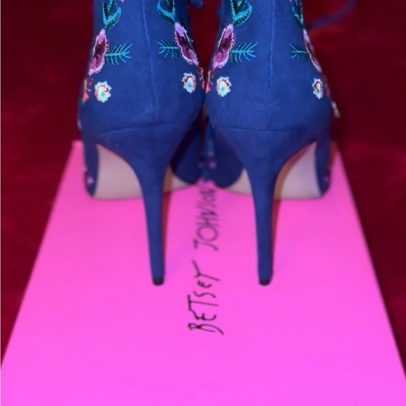 Betsey Johnson Navy Heels with Floral Embroidery - Picture 3 of 8